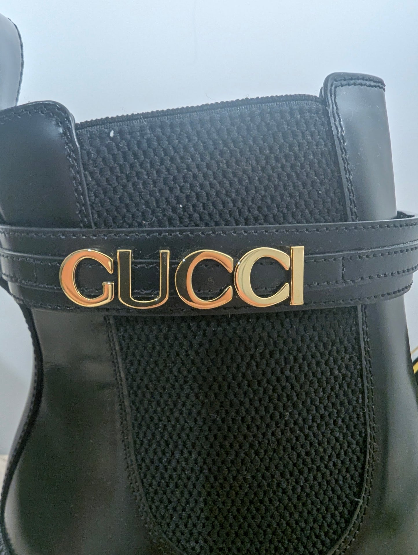 Gucci Logo-lettering Leather Chelsea Boots In Black