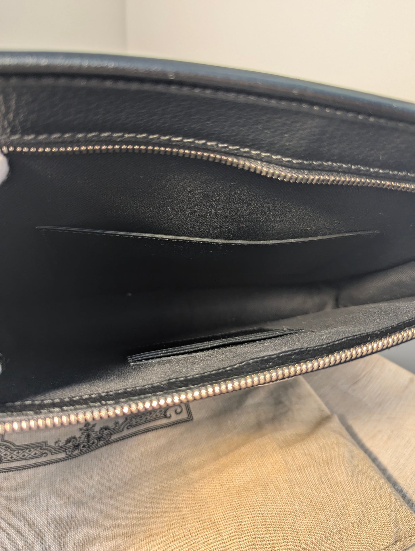 Gucci Messenger Wristlet Black